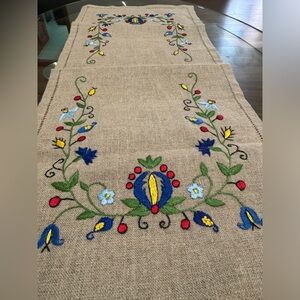 Linen Embroidered Handmade Floral Table Runner & 6 Placemats Set